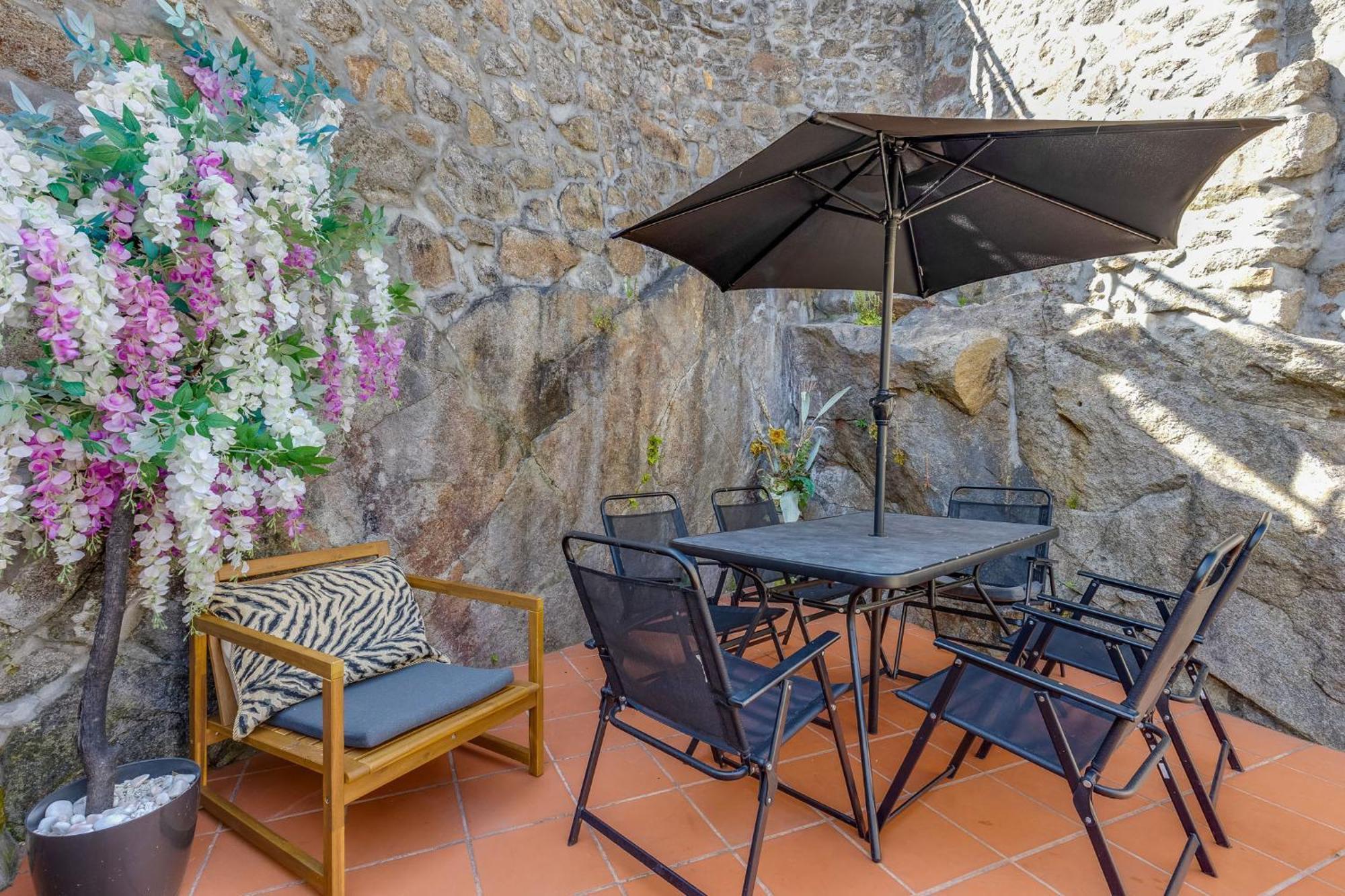 Cozy Nest Hostel OOporto Esterno foto