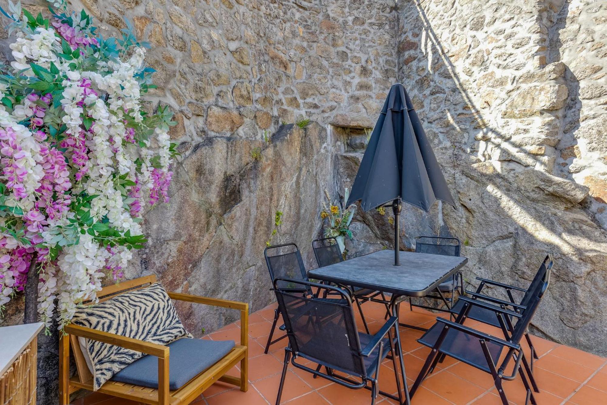 Cozy Nest Hostel OOporto Esterno foto